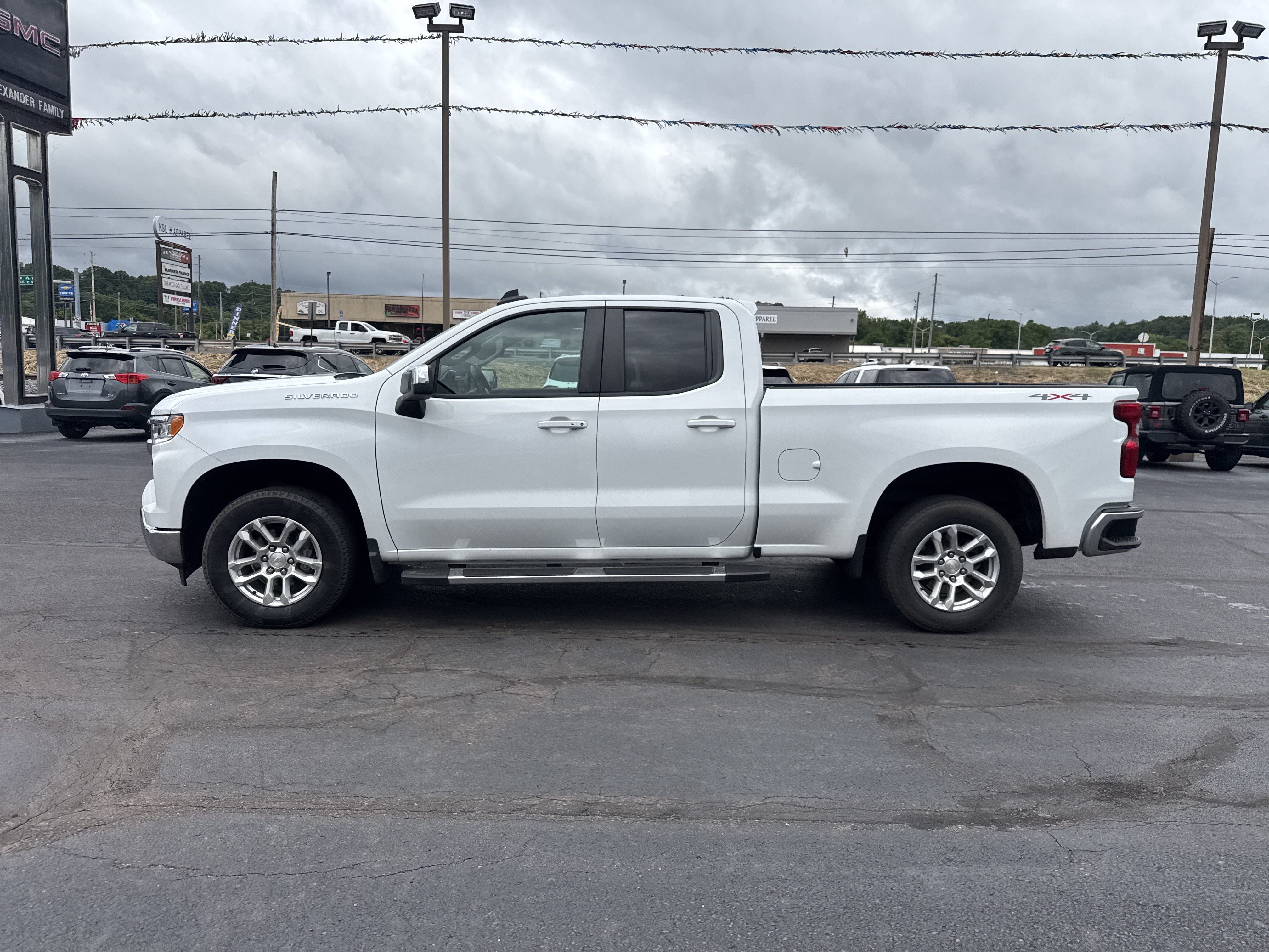 2023 Chevrolet Silverado 1500 LT (2FL)