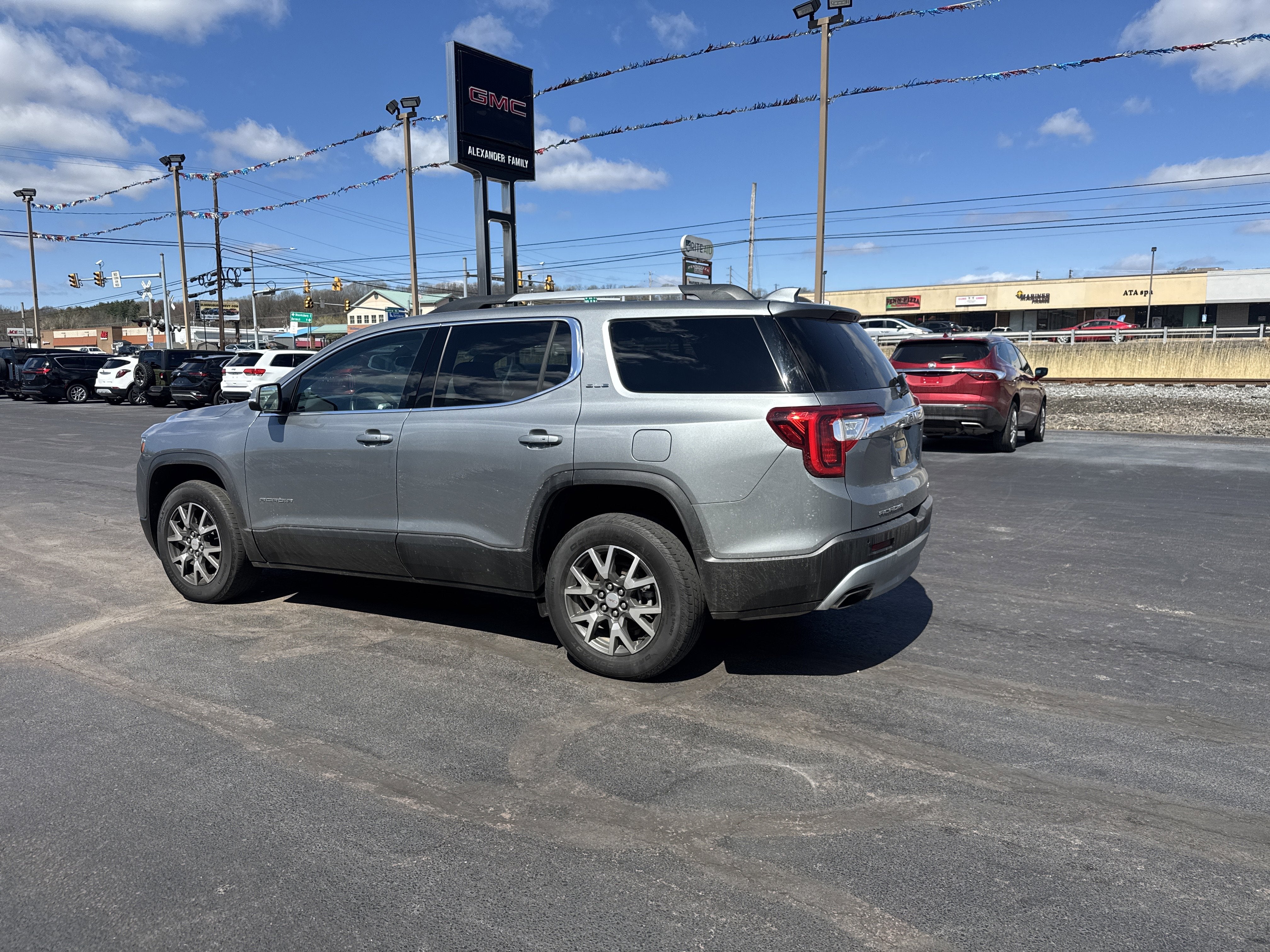 2023 GMC Acadia SLE
