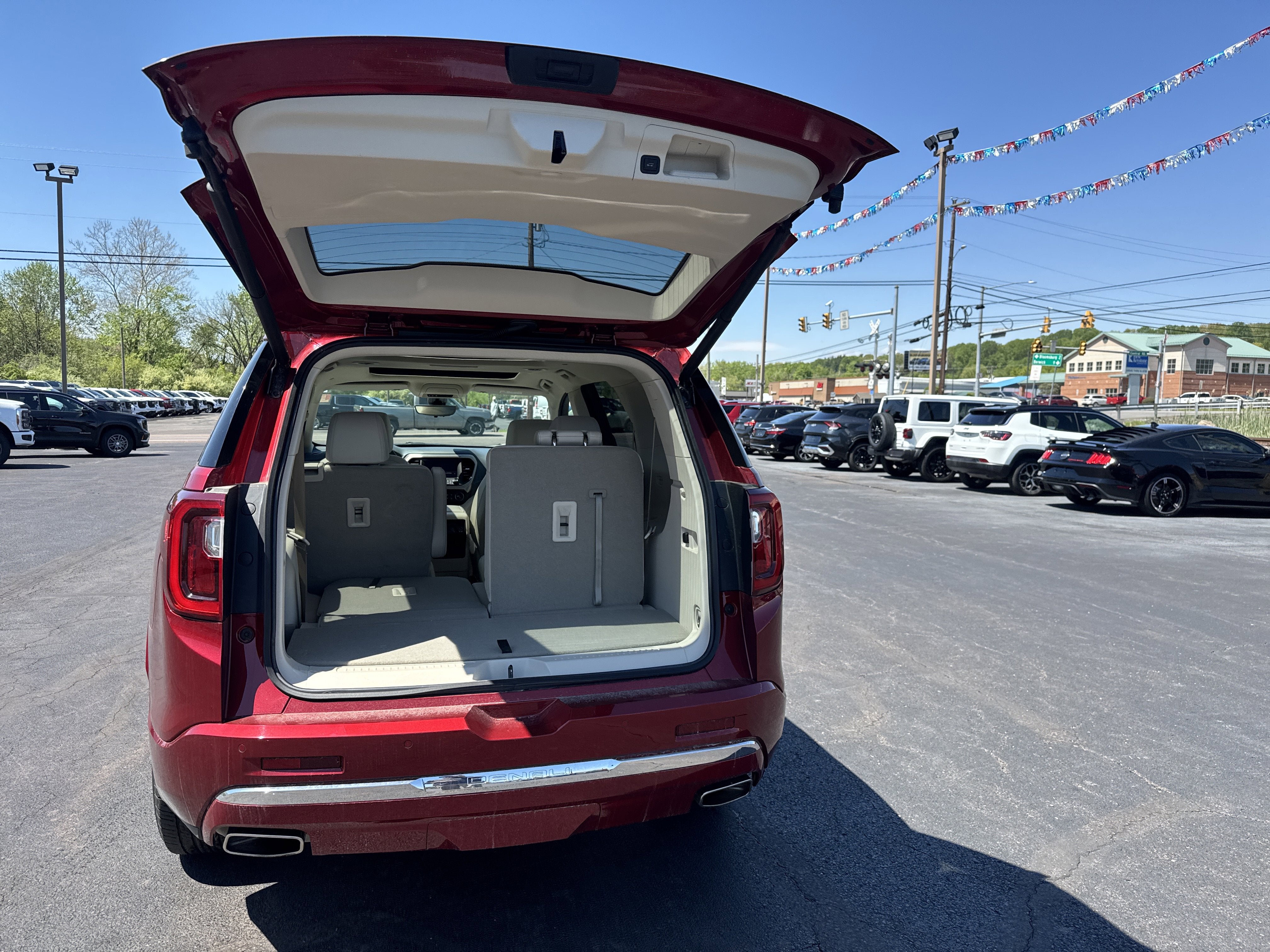2023 GMC Acadia Denali