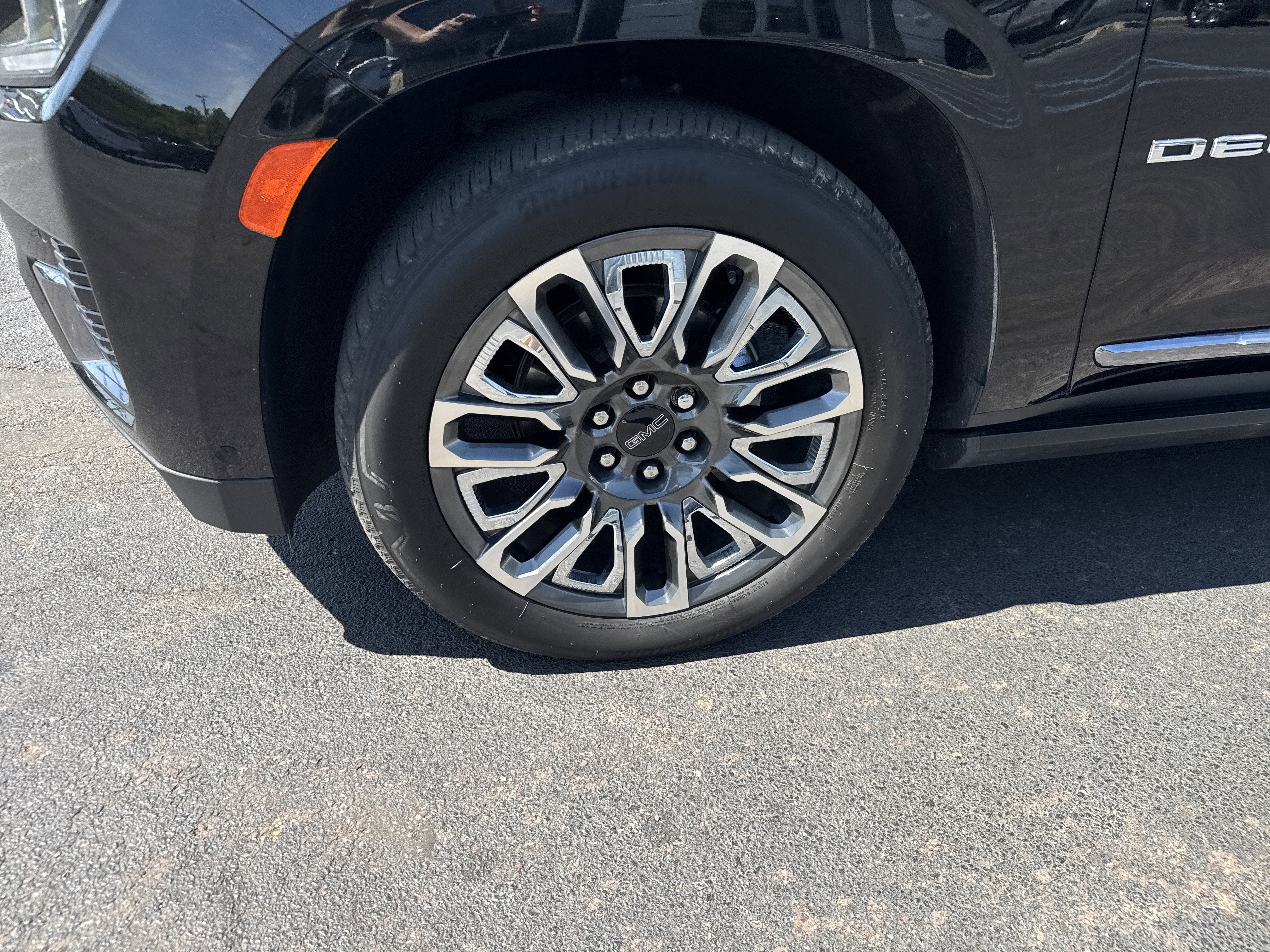 2023 GMC Yukon Denali Ultimate
