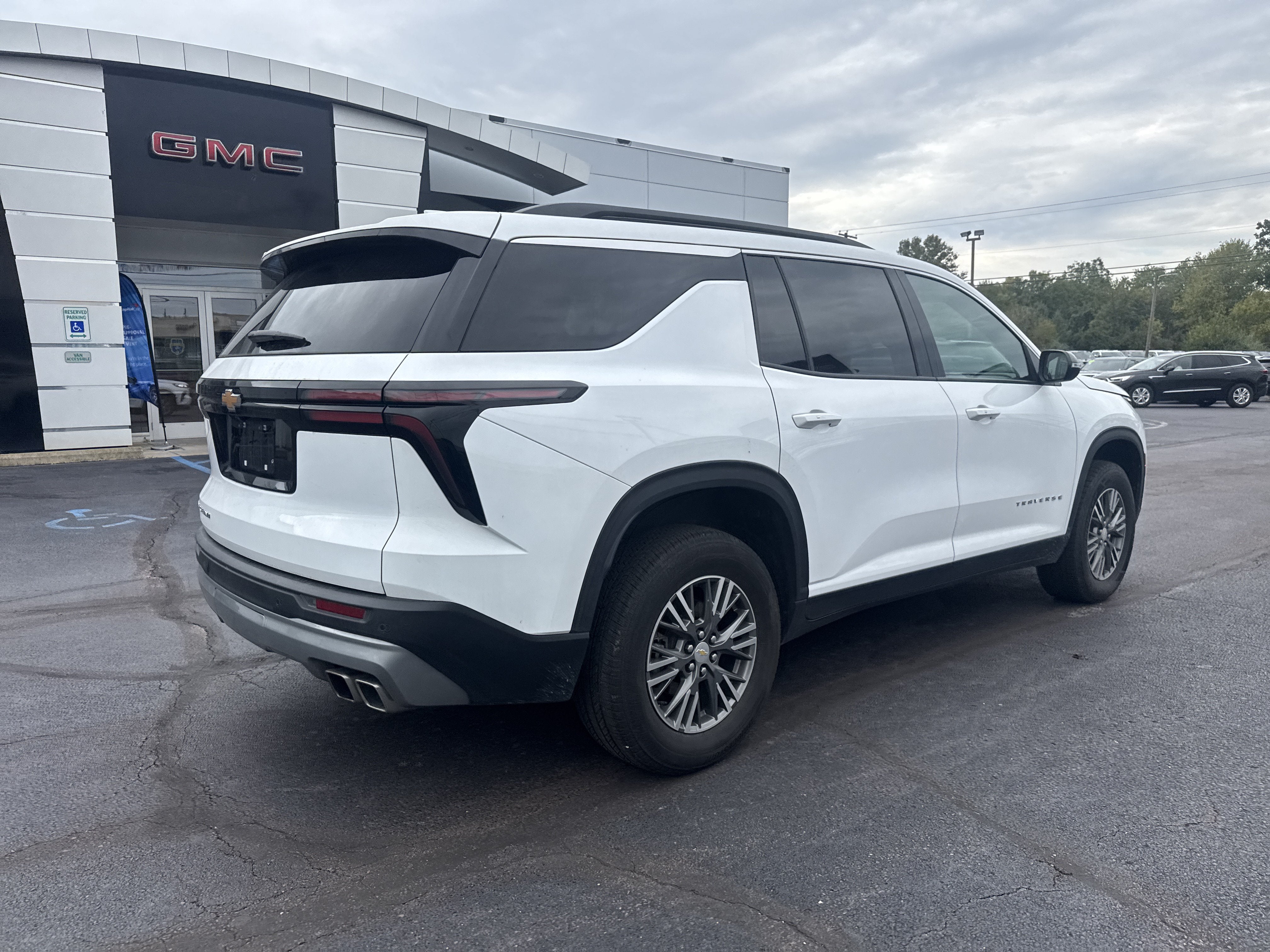 2025 Chevrolet Traverse LT