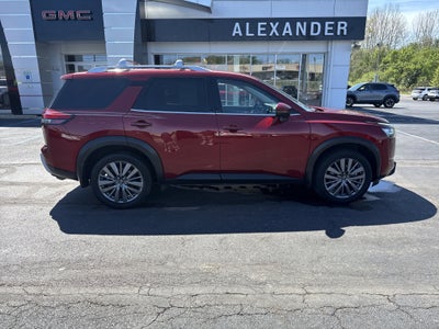 2023 Nissan Pathfinder SL