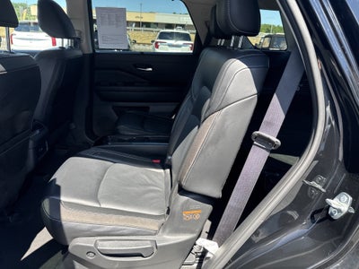 2023 Nissan Pathfinder SL 4WD