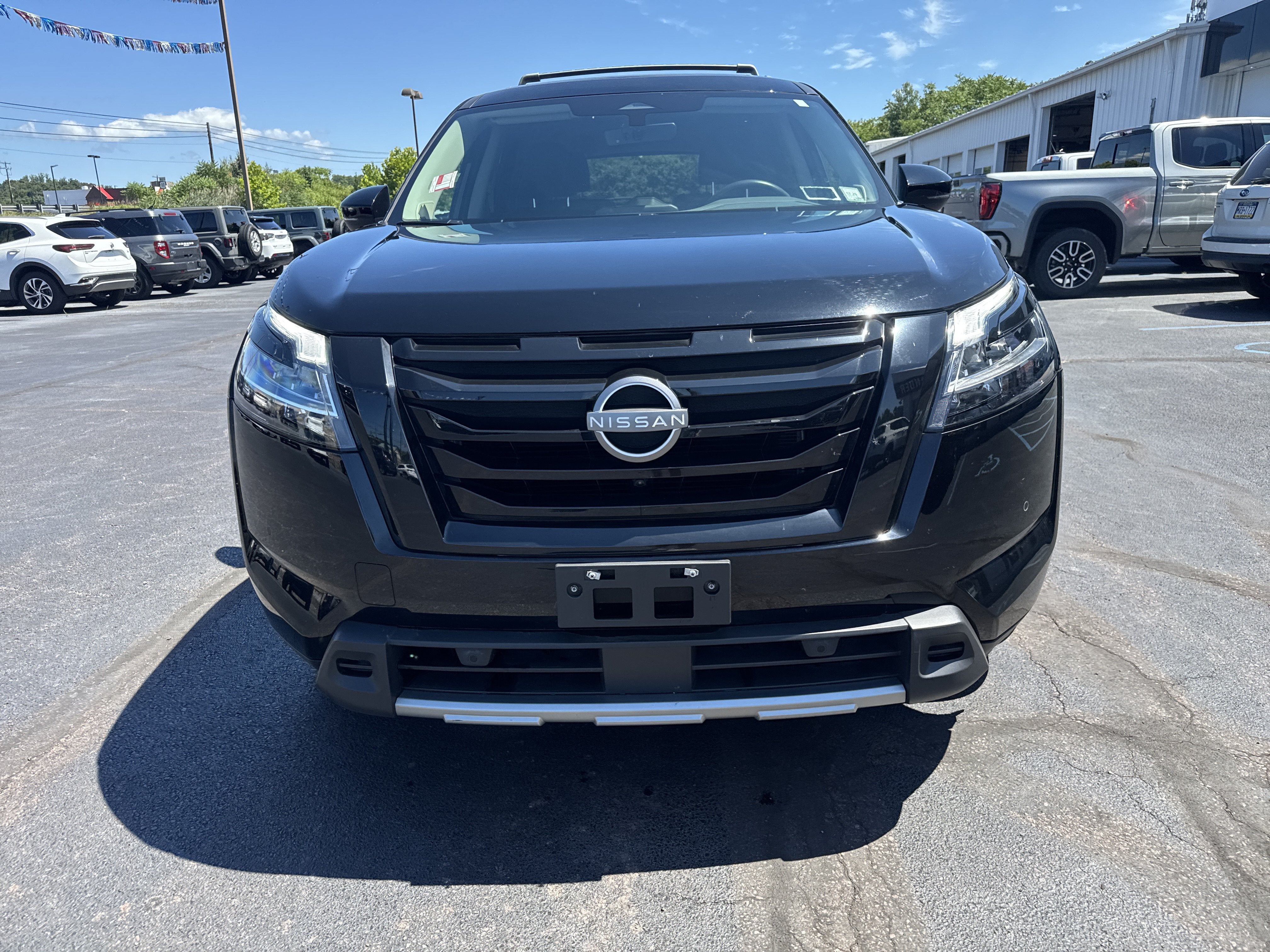 2023 Nissan Pathfinder SL 4WD