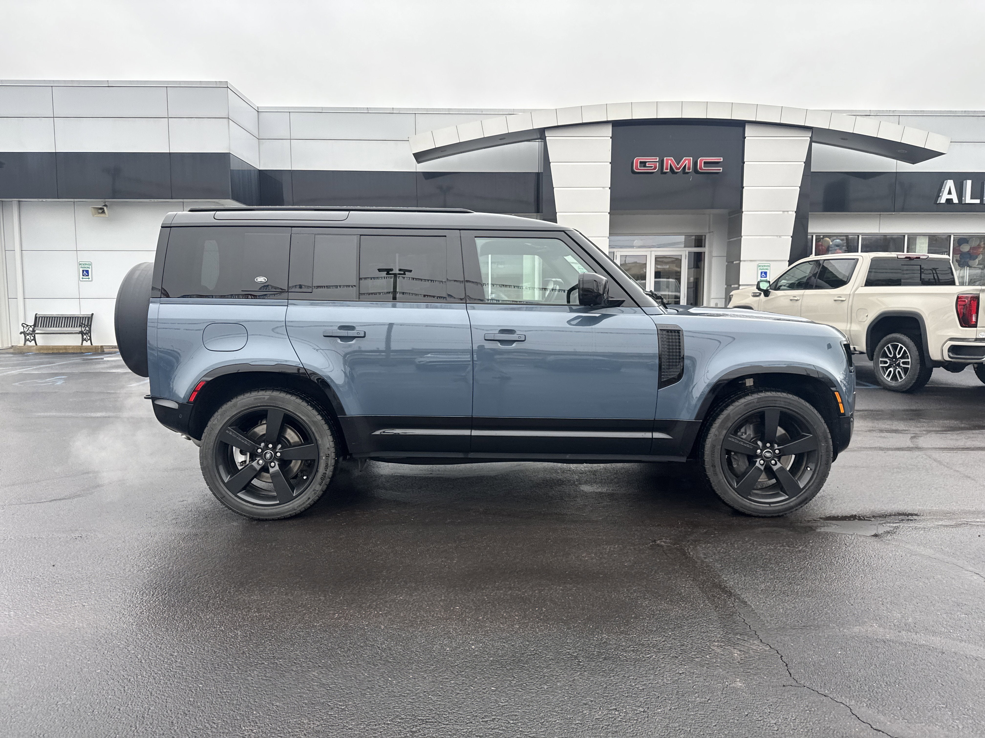 2024 Land Rover Defender X-Dynamic SE