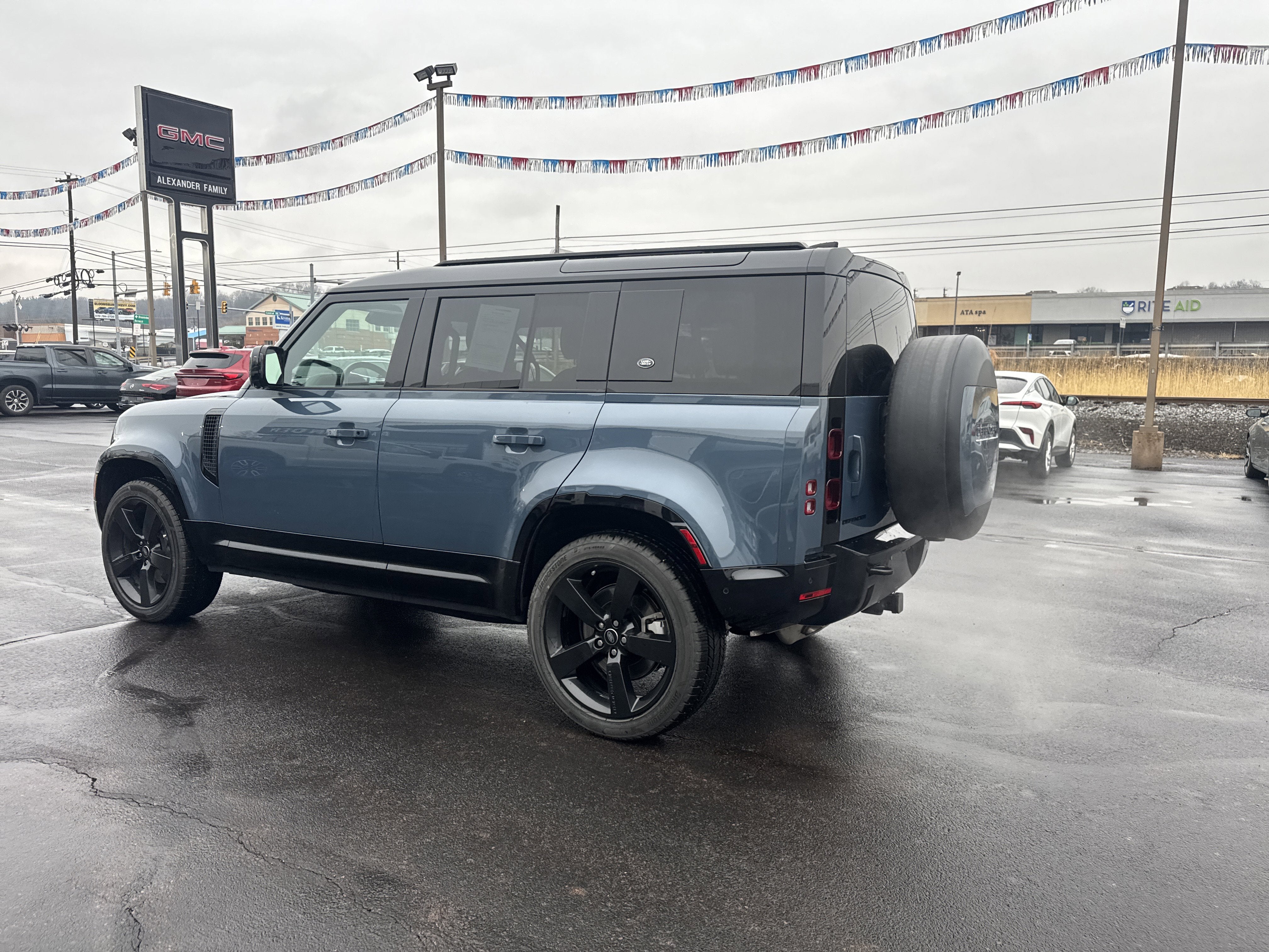 2024 Land Rover Defender X-Dynamic SE