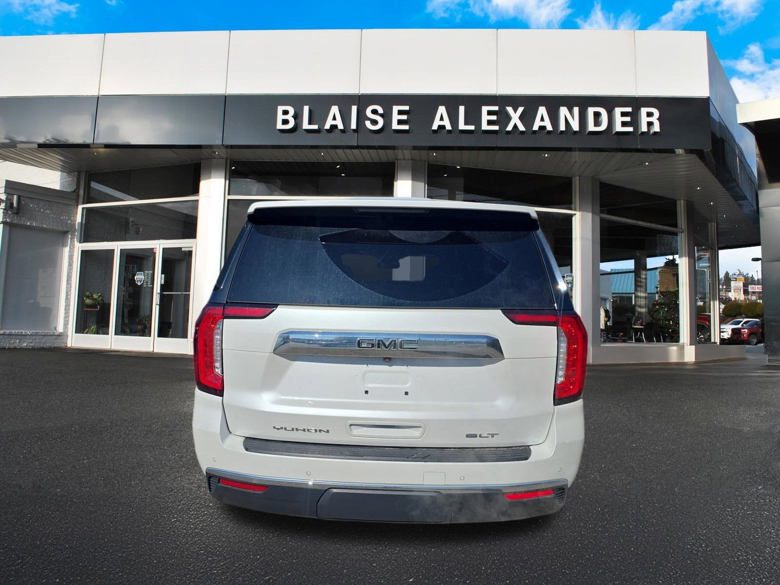 2023 GMC Yukon SLT