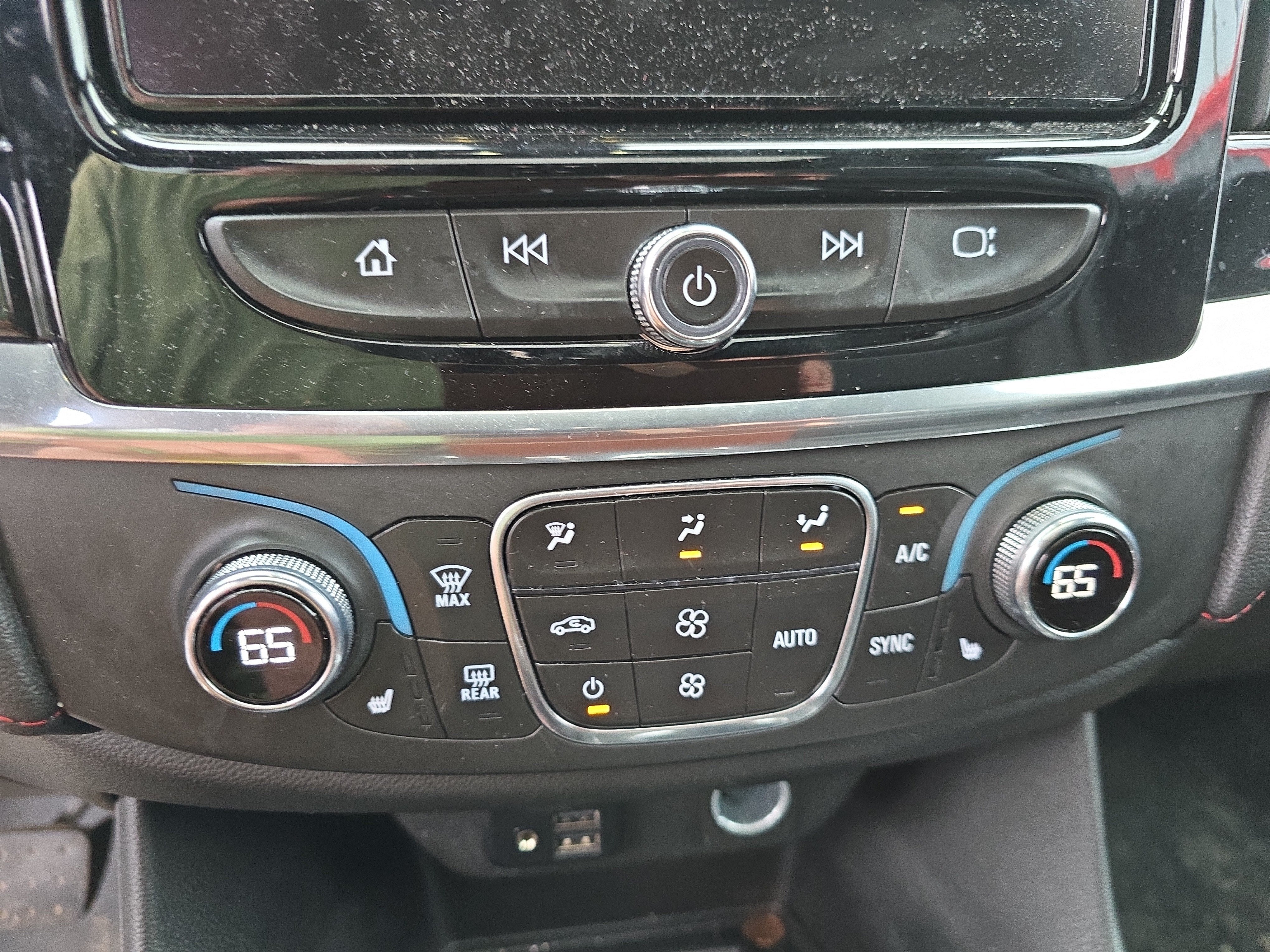 2023 Chevrolet Traverse RS