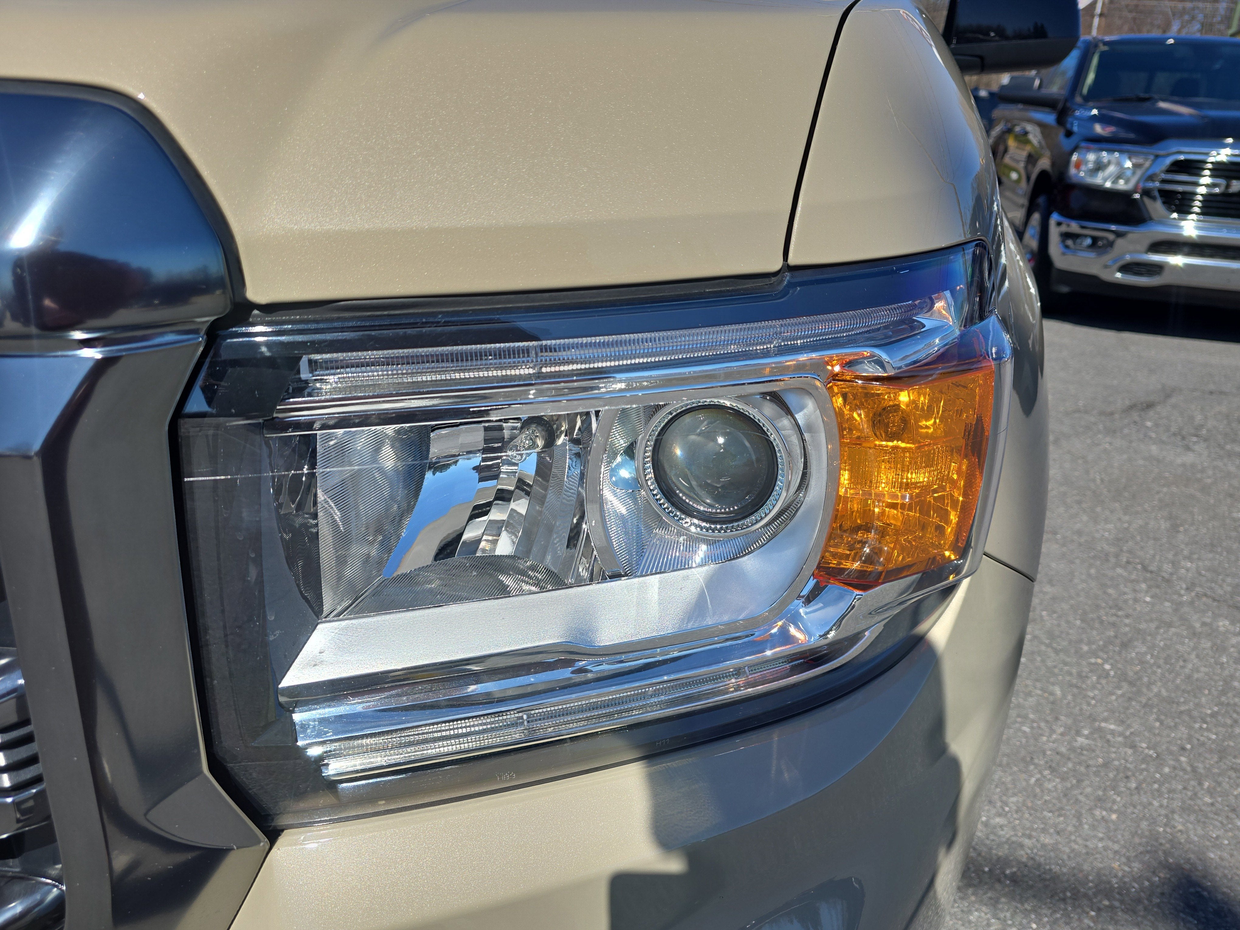 2022 GMC Canyon AT4 - Leather