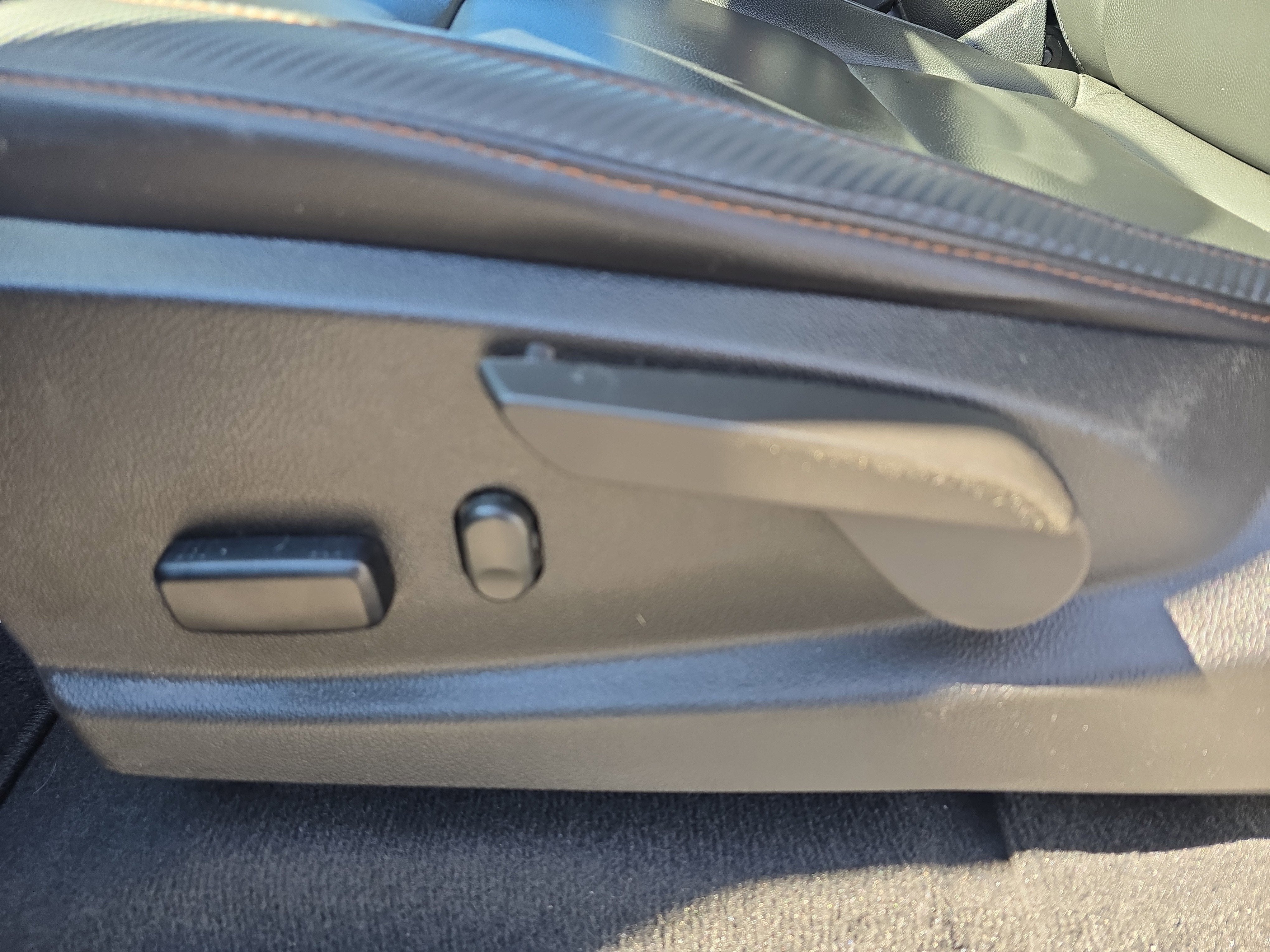 2022 GMC Canyon AT4 - Leather