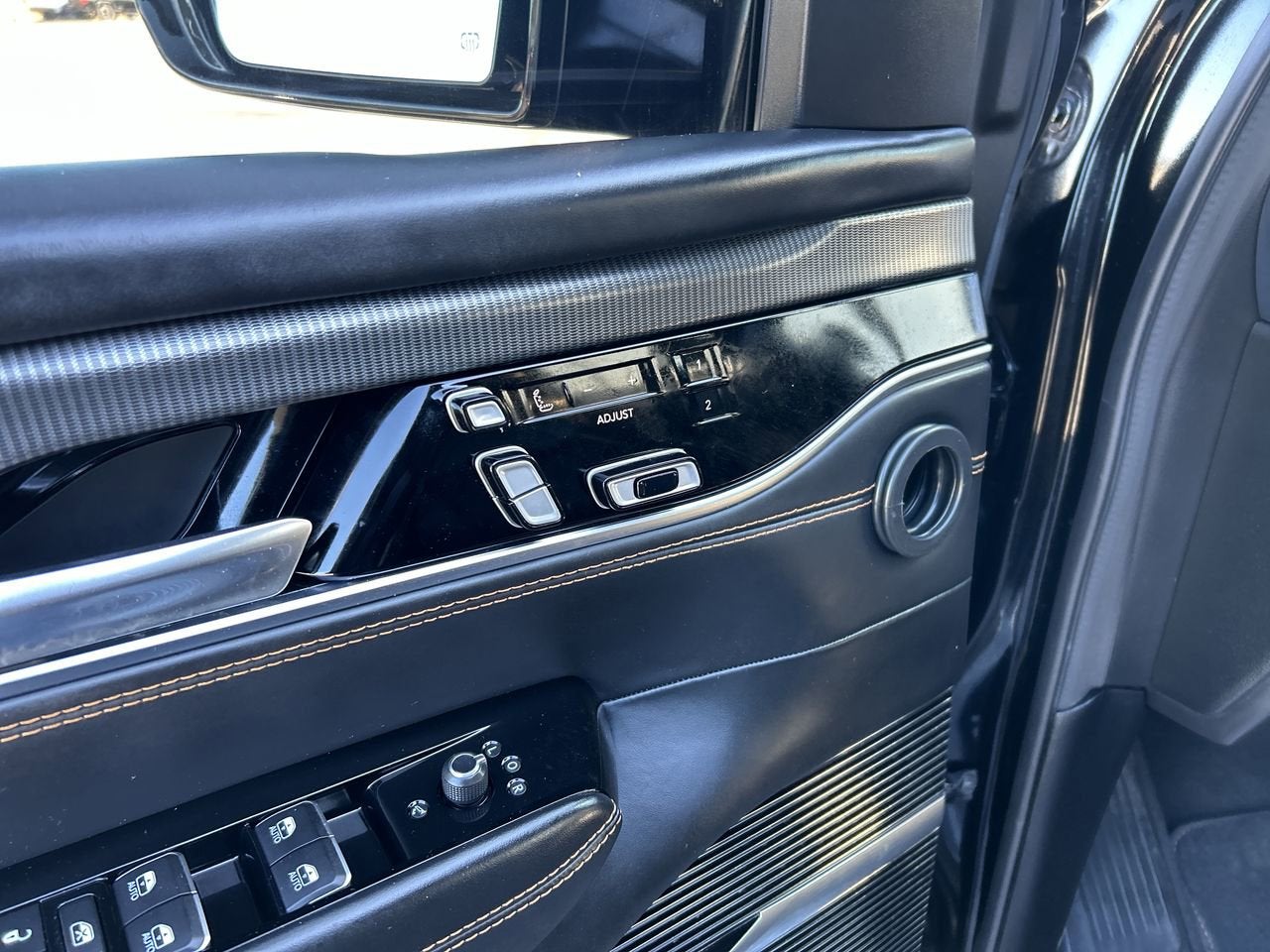 2023 Jeep Grand Wagoneer L Series III Obsidian