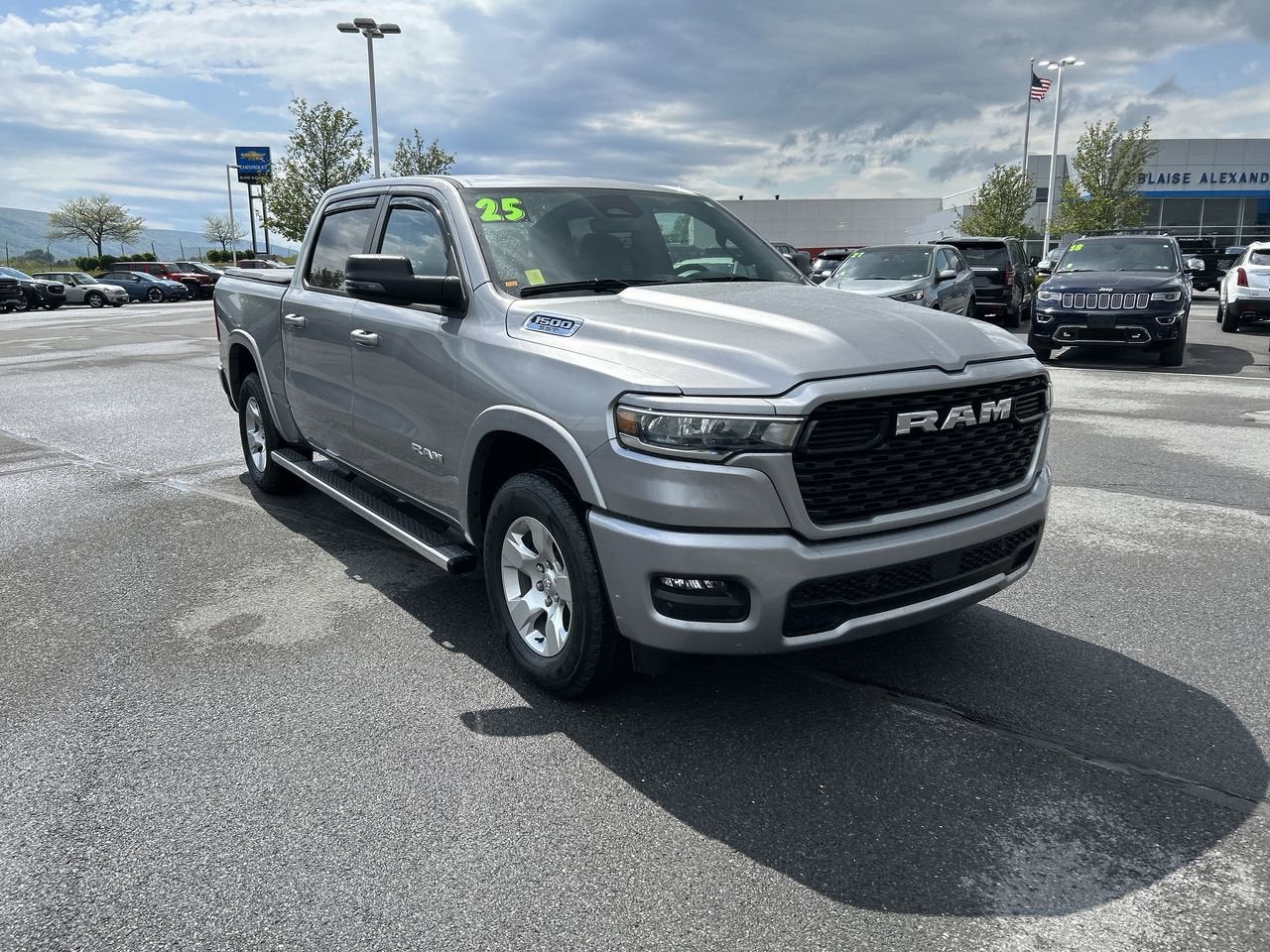 2025 RAM 1500 Big Horn/Lone Star 4x4 Crew Cab 5'7's photo