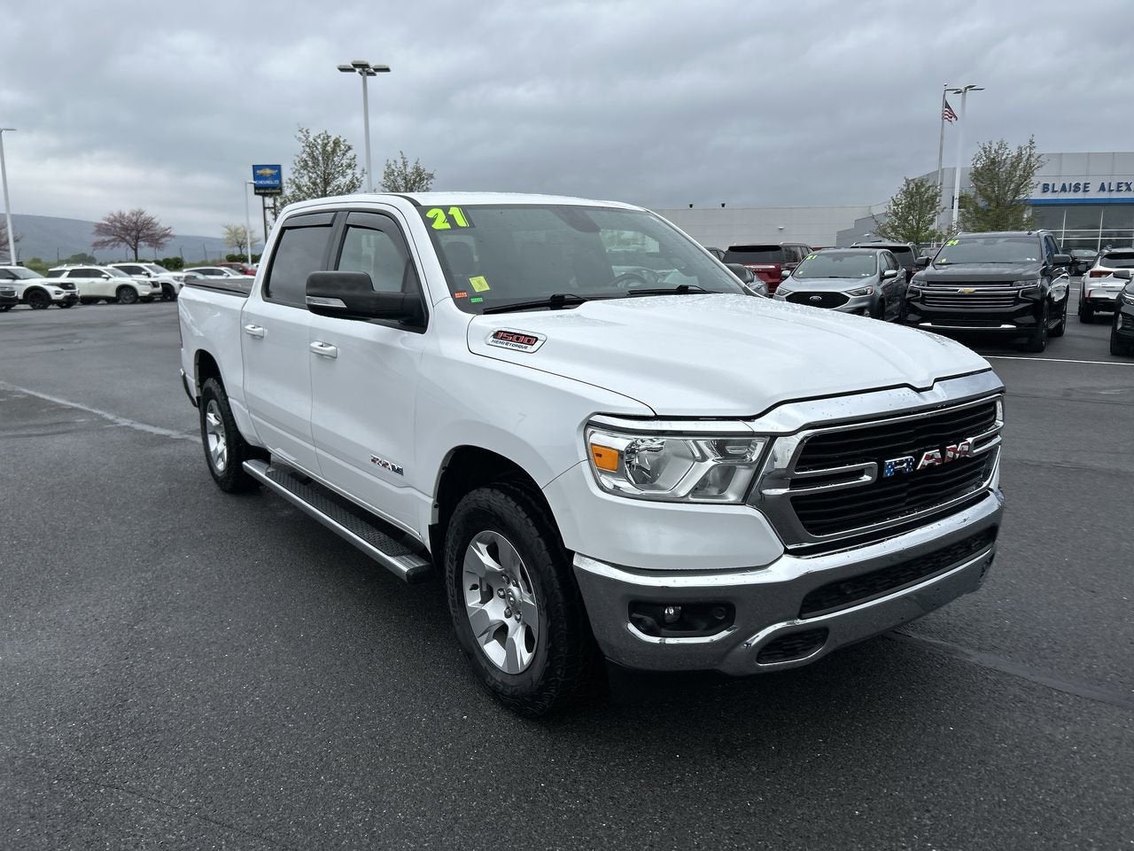 2021 RAM 1500 Big Horn/Lone Star 4x4 Crew Cab 5'7's photo