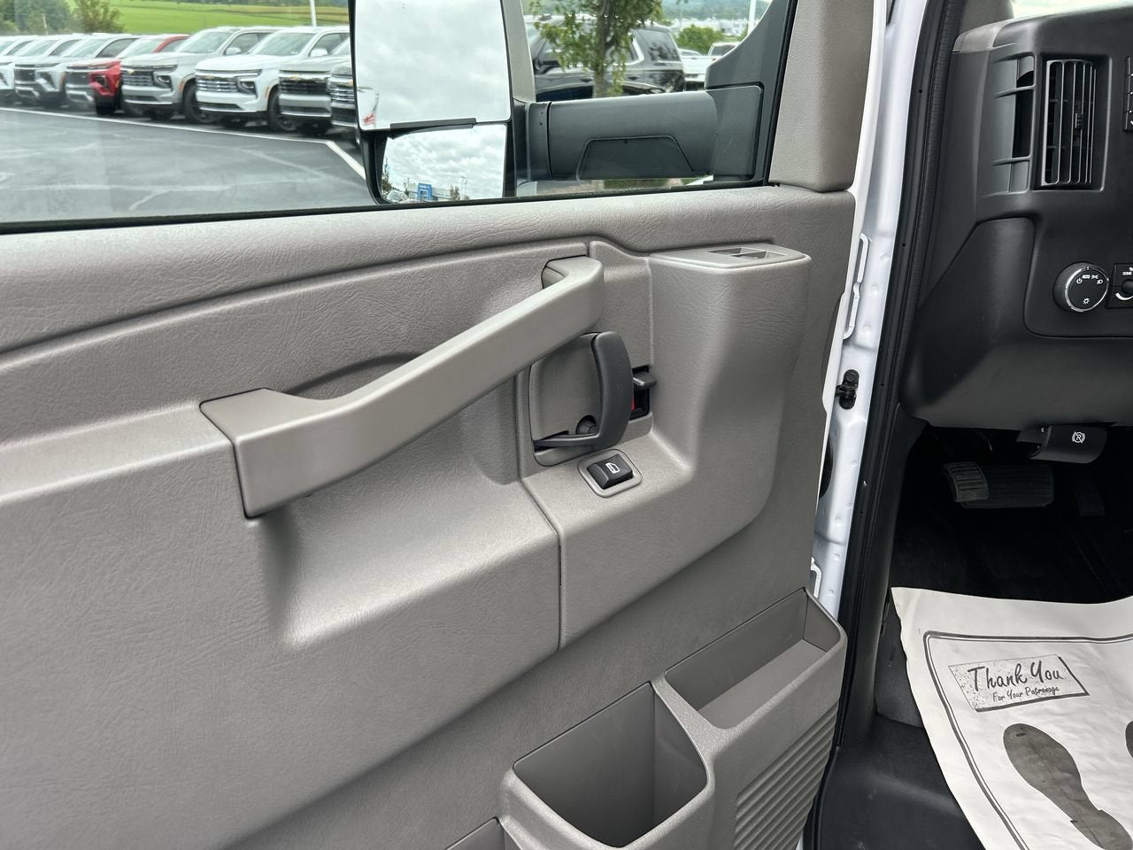 2026 Chevrolet Express Cutaway 3500 1WT