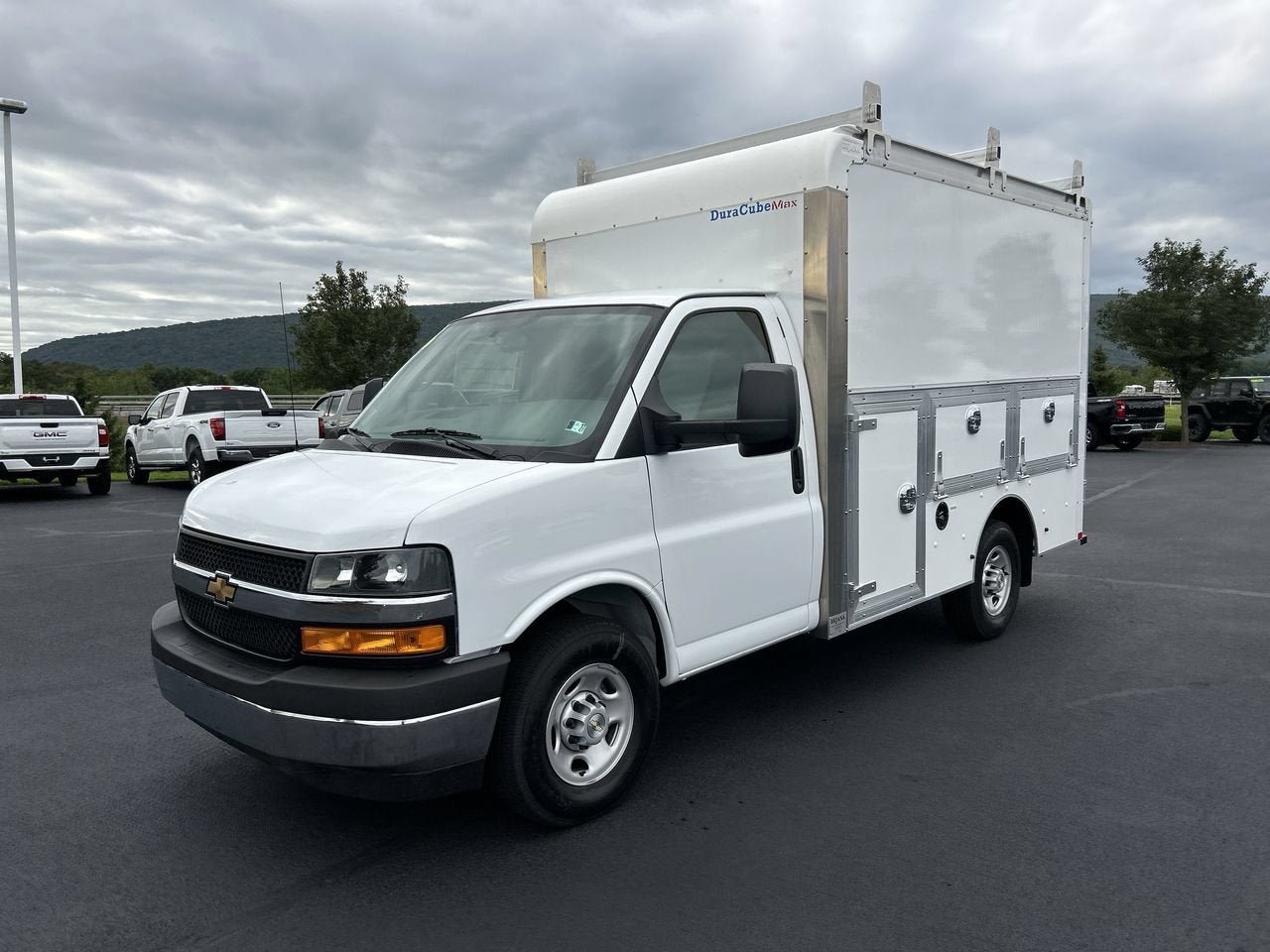 2026 Chevrolet Express Cutaway 3500 1WT