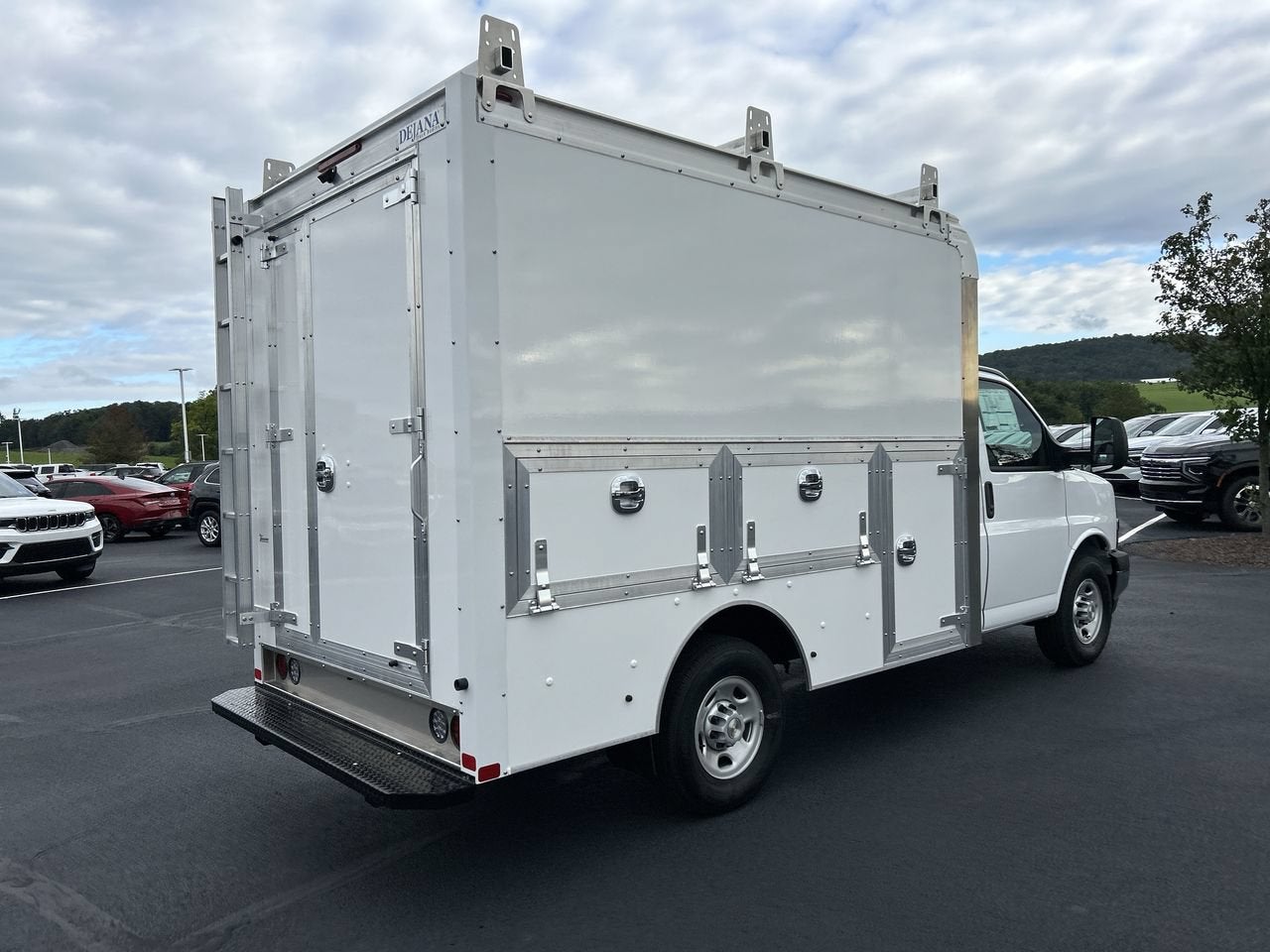 2026 Chevrolet Express Cutaway 3500 1WT
