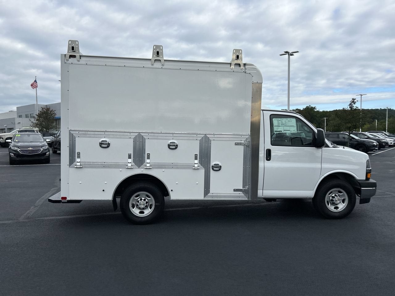 2026 Chevrolet Express Cutaway 3500 1WT