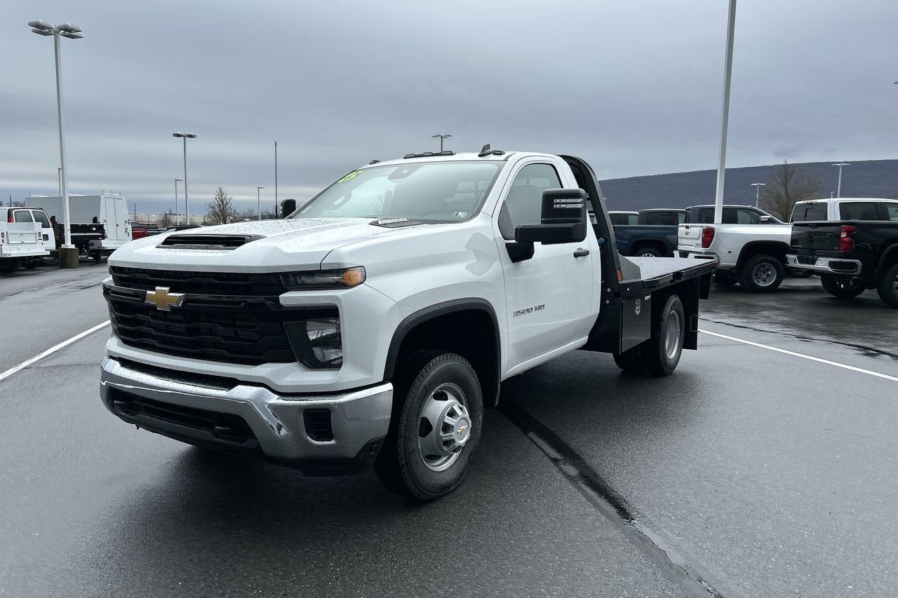 2025 Chevrolet Silverado 3500 HD Chassis Cab Work Truck