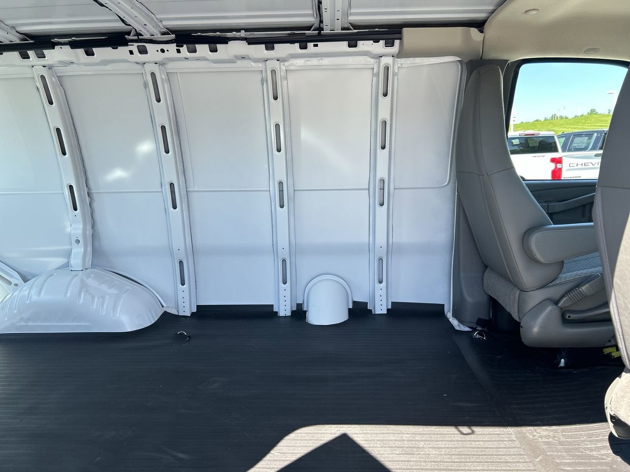 2026 Chevrolet Express Cargo 1WT