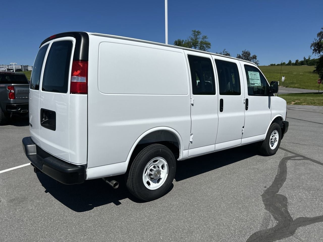 2026 Chevrolet Express Cargo 1WT