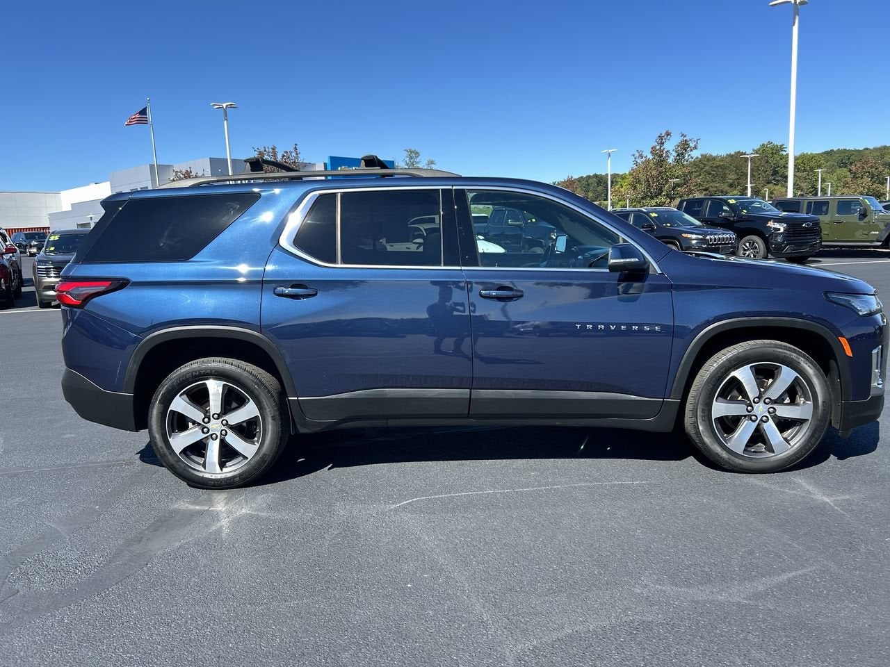 2022 Chevrolet Traverse LT Leather
