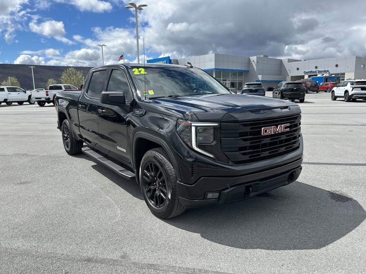 2022 GMC Sierra Elevation 4WD Crew Cab Short Box's photo