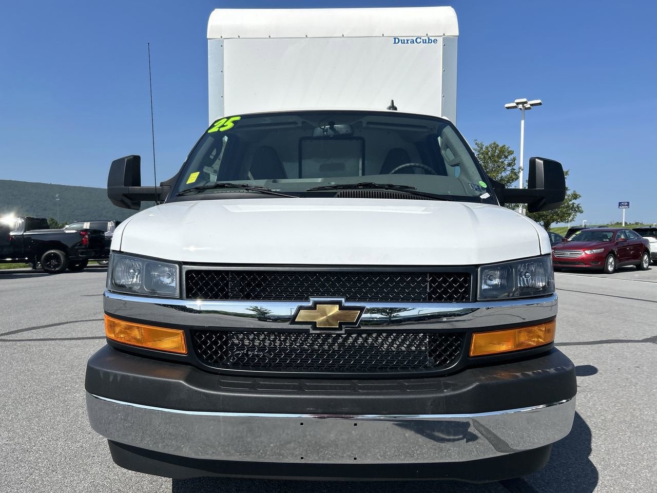 2025 Chevrolet Express Cutaway 3500 1WT