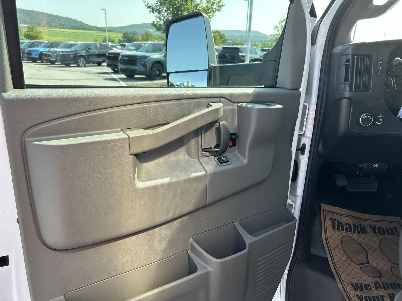 2025 Chevrolet Express Cutaway 3500 1WT