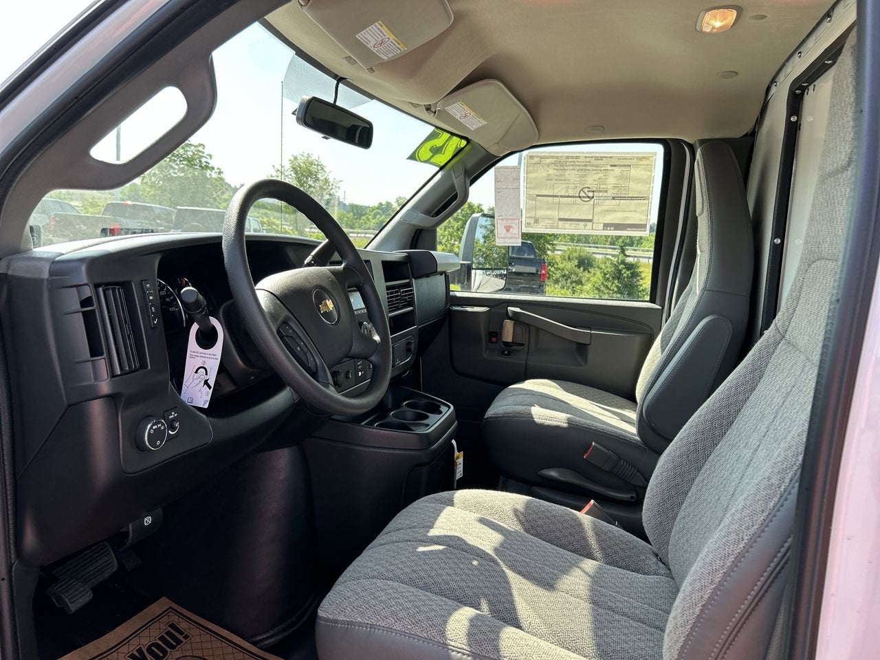 2025 Chevrolet Express Cutaway 3500 1WT