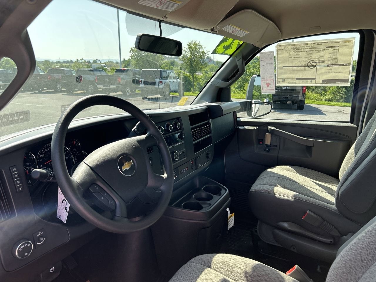 2025 Chevrolet Express Cutaway 3500 1WT