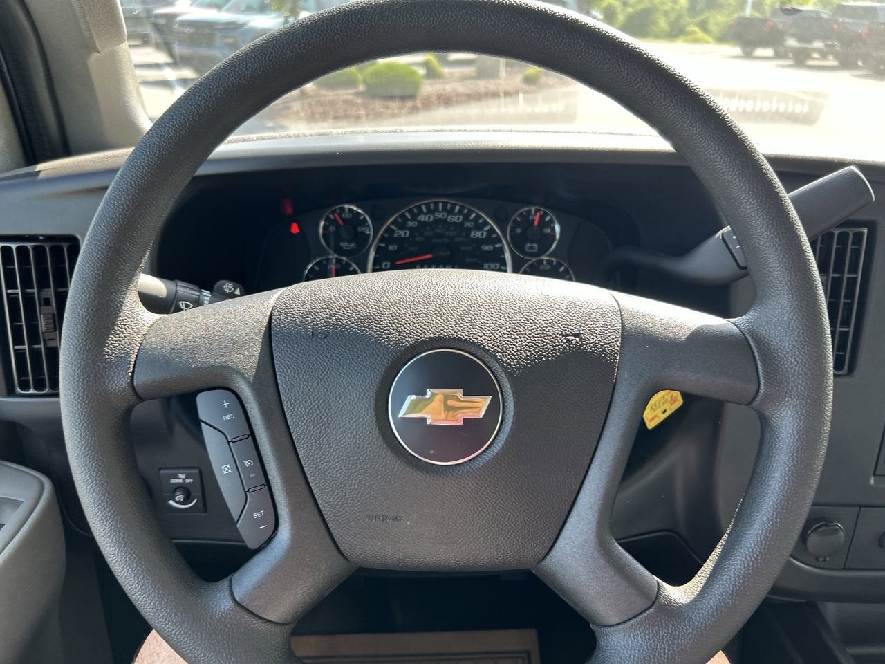 2025 Chevrolet Express Cutaway 3500 1WT