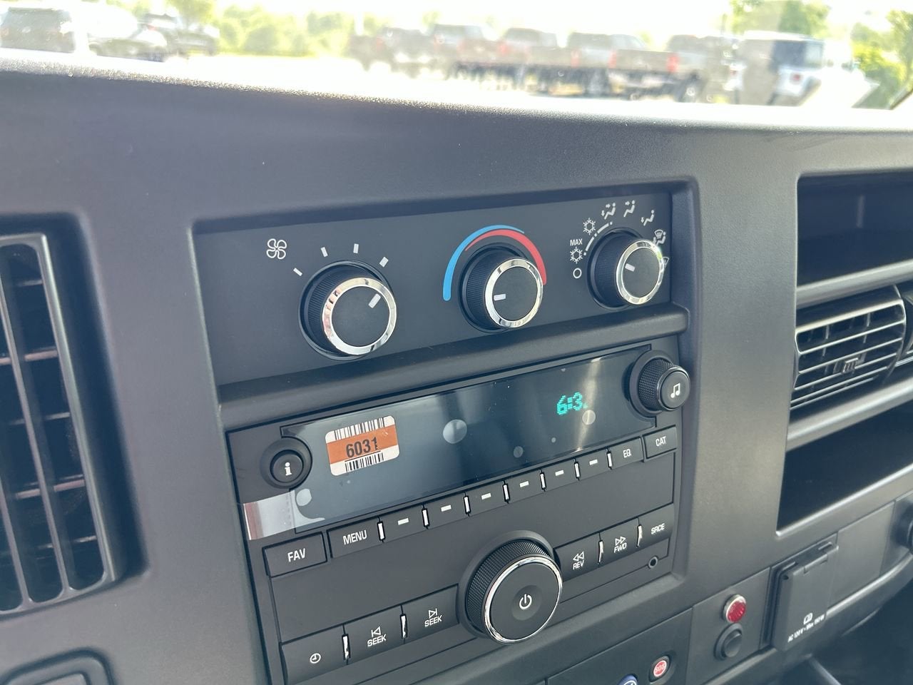 2025 Chevrolet Express Cutaway 3500 1WT