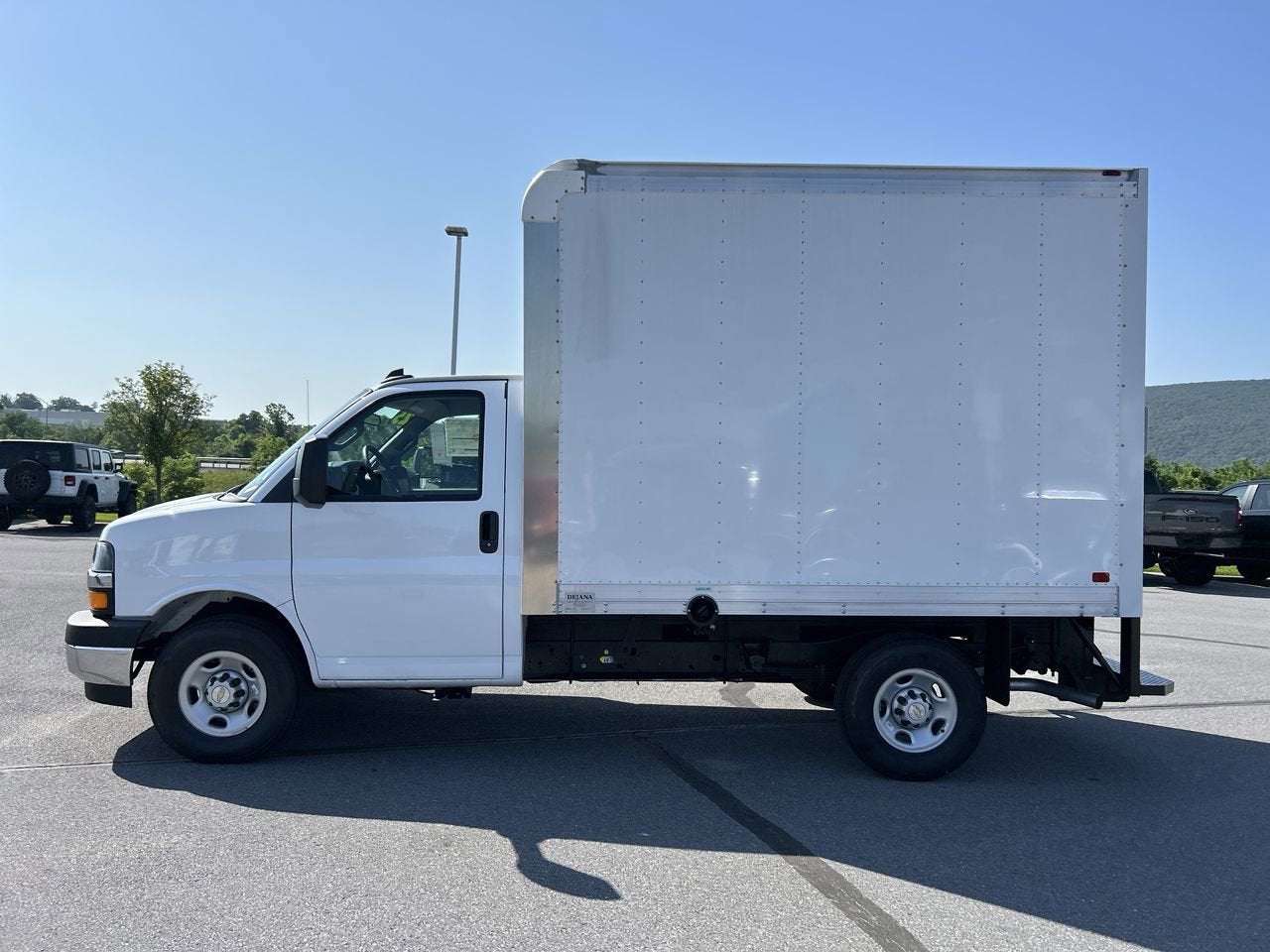 2025 Chevrolet Express Cutaway 3500 1WT