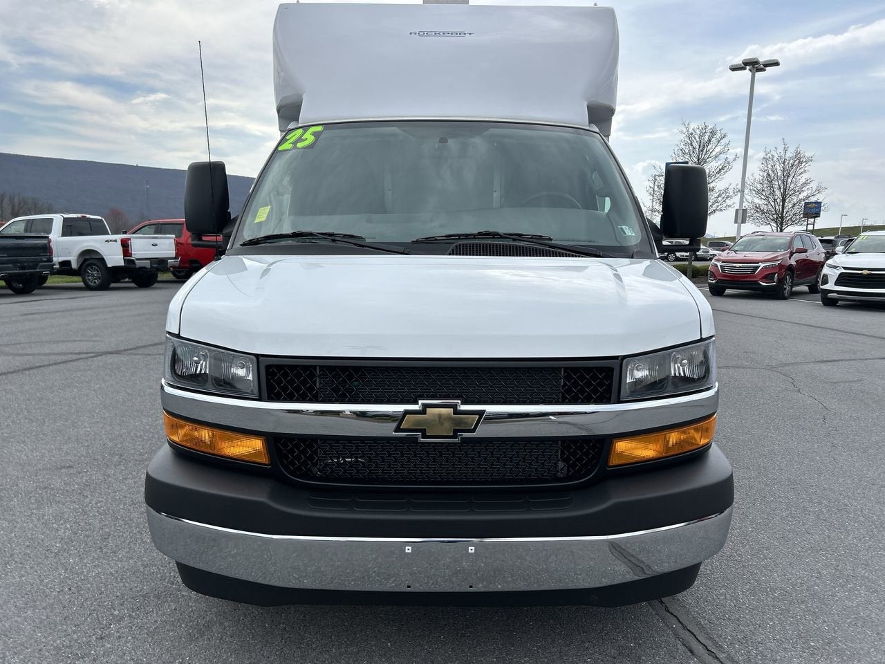 2025 Chevrolet Express Cutaway 3500 1WT