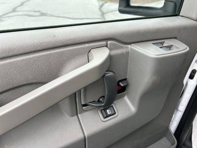 2025 Chevrolet Express Cutaway 3500 1WT