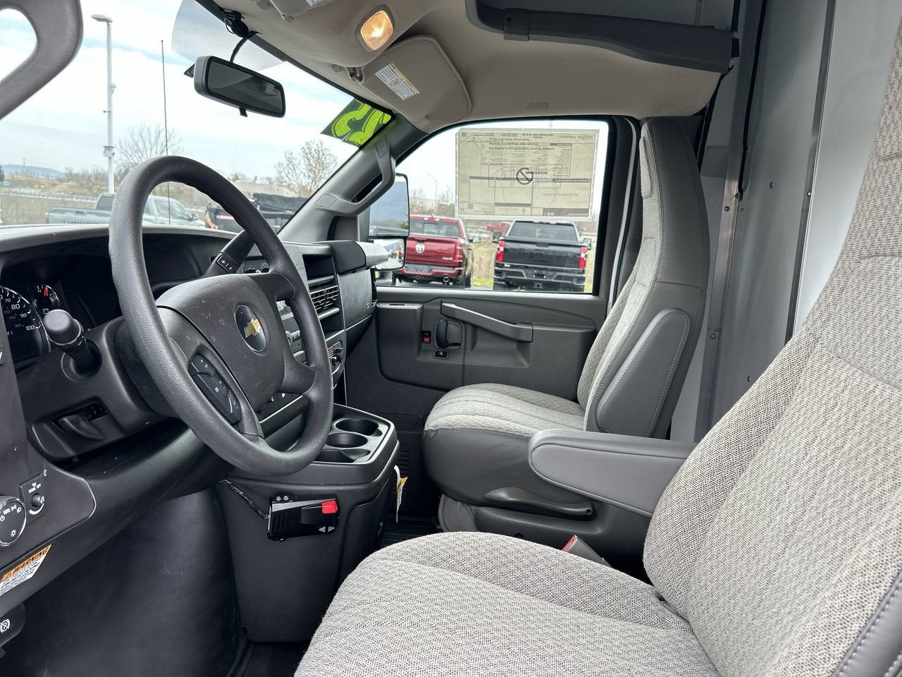 2025 Chevrolet Express Cutaway 3500 1WT