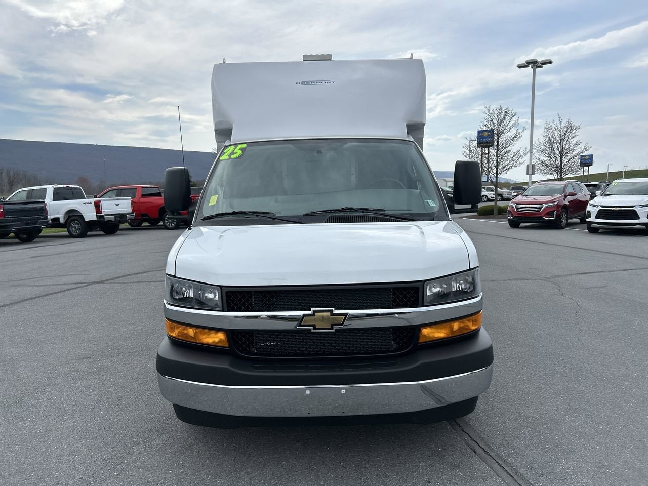 2025 Chevrolet Express Cutaway 3500 1WT