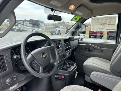 2025 Chevrolet Express Cutaway 3500 1WT