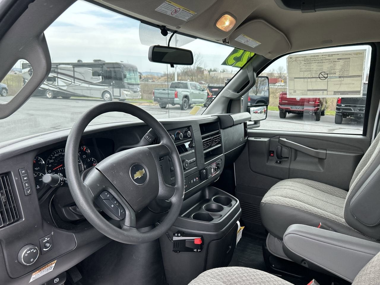 2025 Chevrolet Express Cutaway 3500 1WT