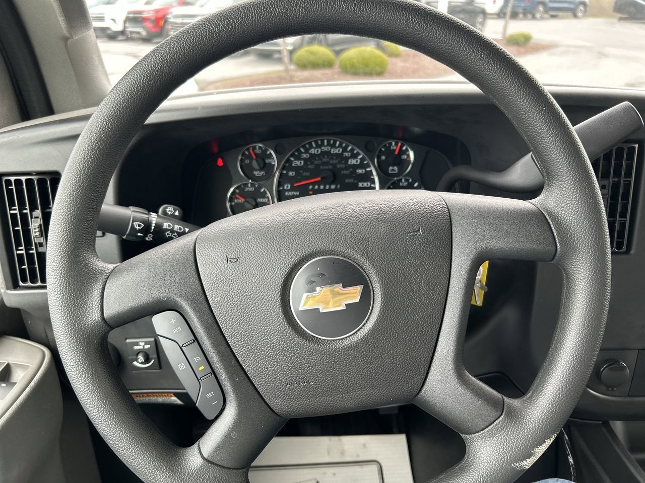 2025 Chevrolet Express Cutaway 3500 1WT