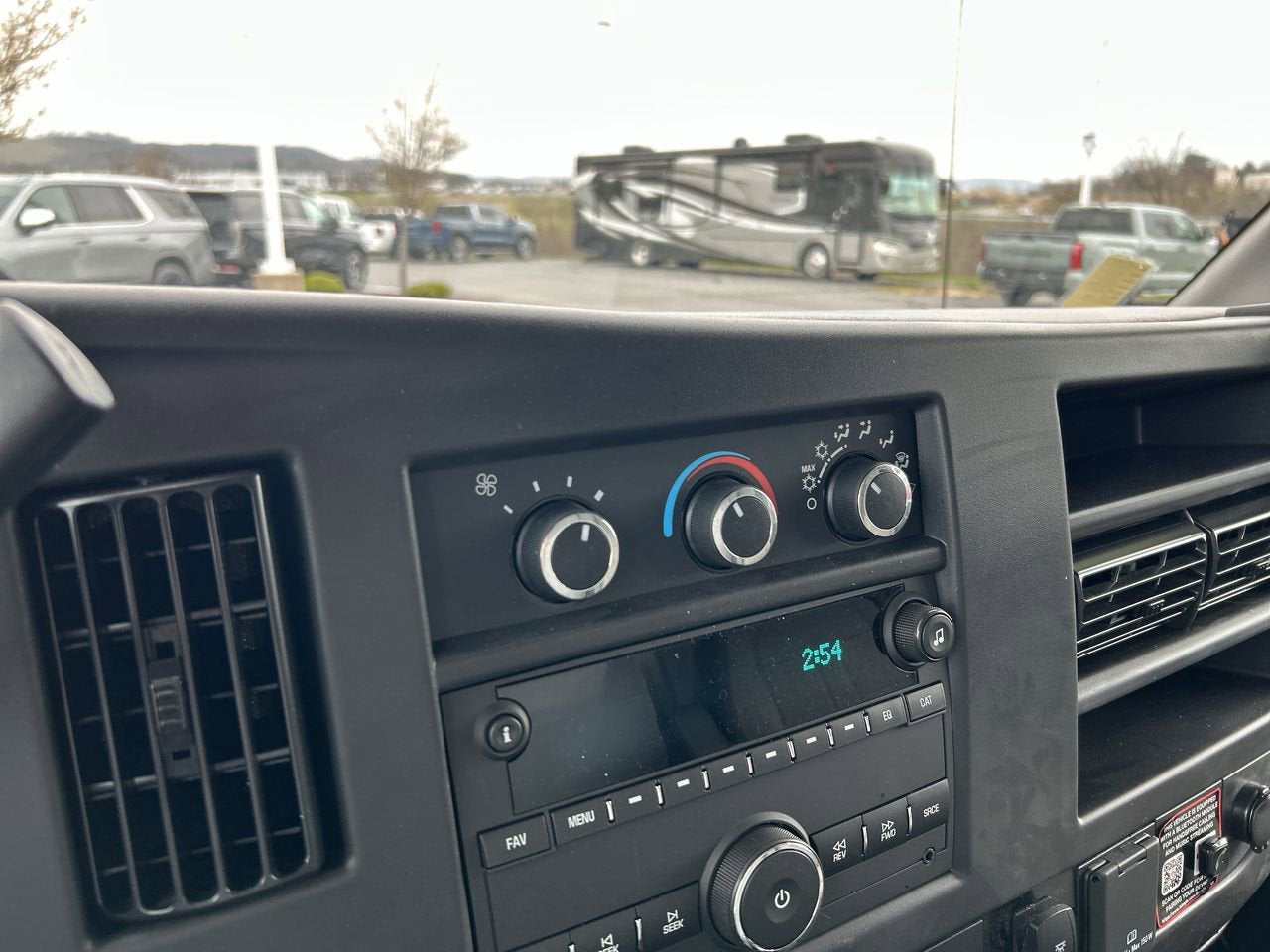 2025 Chevrolet Express Cutaway 3500 1WT