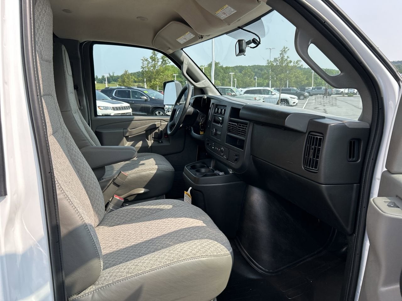 2025 Chevrolet Express Cutaway 3500 1WT