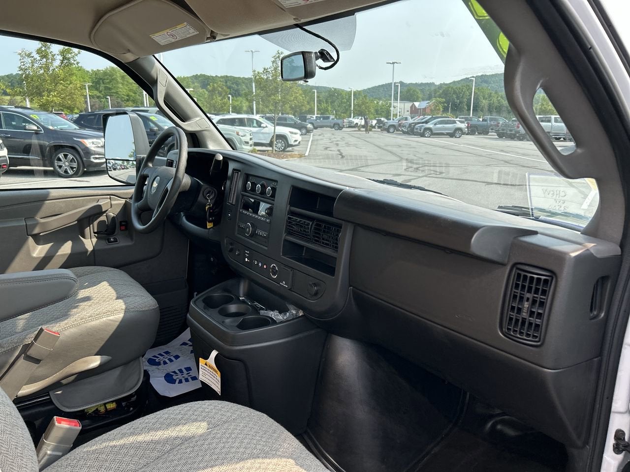 2025 Chevrolet Express Cutaway 3500 1WT