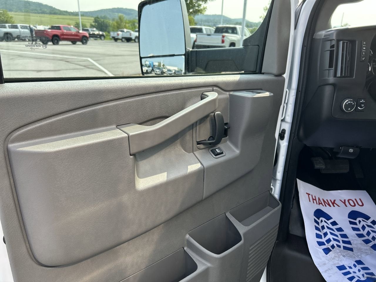 2025 Chevrolet Express Cutaway 3500 1WT