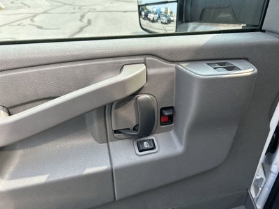 2025 Chevrolet Express Cutaway 3500 1WT