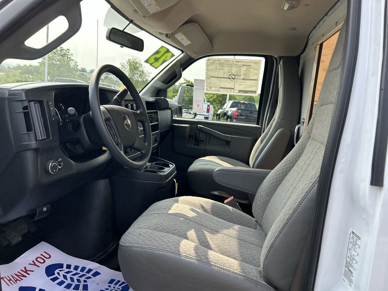 2025 Chevrolet Express Cutaway 3500 1WT