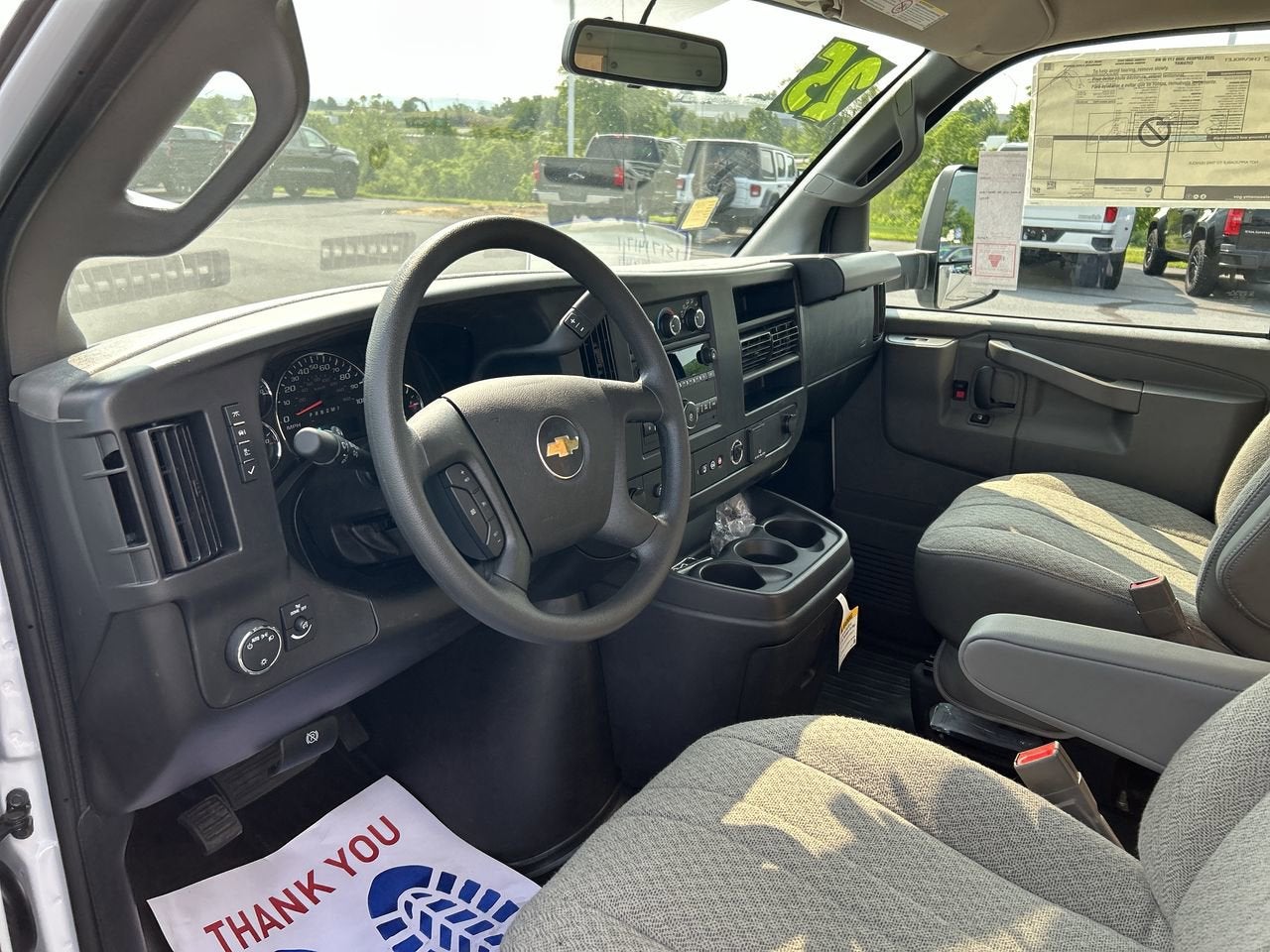 2025 Chevrolet Express Cutaway 3500 1WT