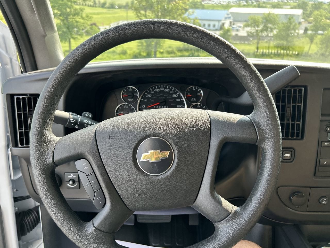 2025 Chevrolet Express Cutaway 3500 1WT