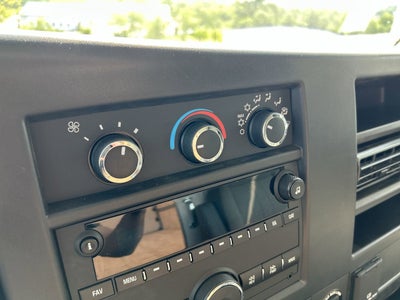 2025 Chevrolet Express Cutaway 3500 1WT