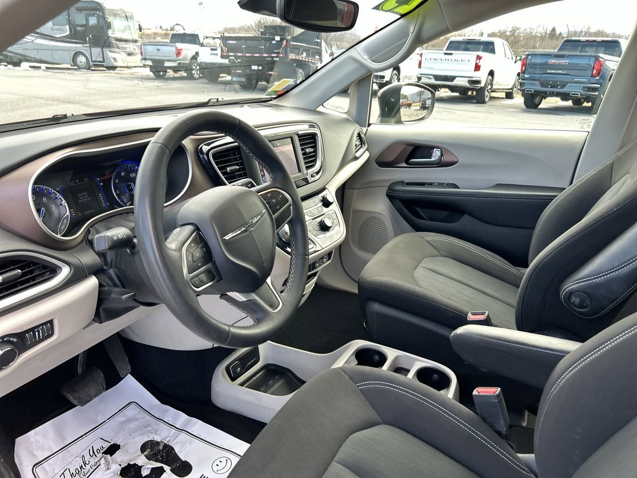 2023 Chrysler Voyager LX